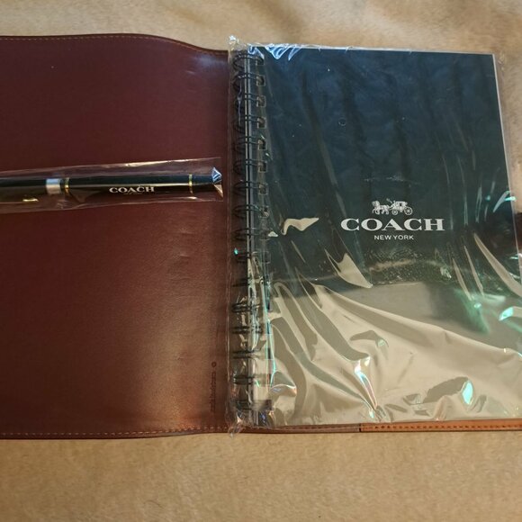 Rare Coach x Peanuts (Coach Outlet exclusive) notebook set (A5 size) - Picture 2 of 4